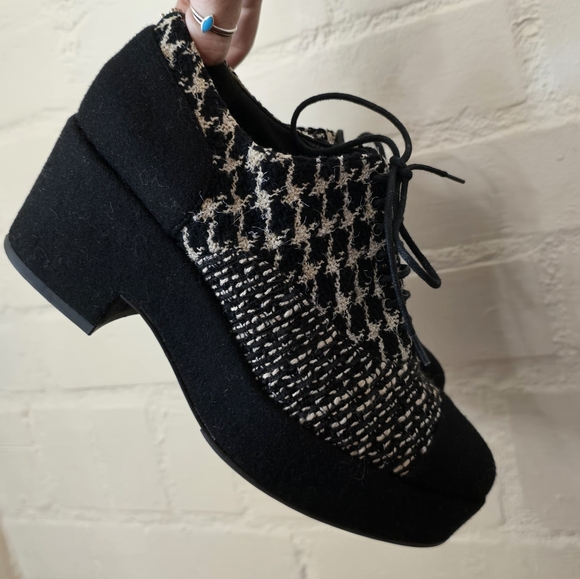 SOLD 💔 Chanel Tweed Lace Up Platform Oxford Shoes - Picture 17 of 17